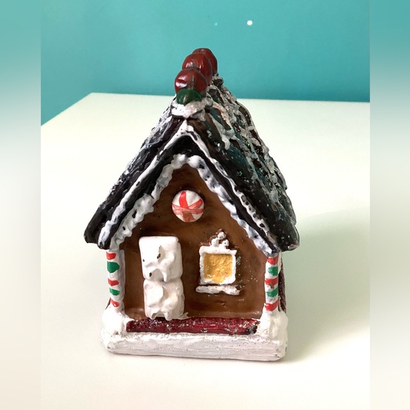 K’s Collection chimney Santa Claus stocking holder and gingerbread house - Picture 4 of 6
